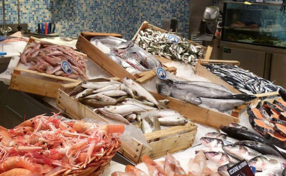 Epatite A a Padova: turista contagiato dopo frutti di mare a Napoli