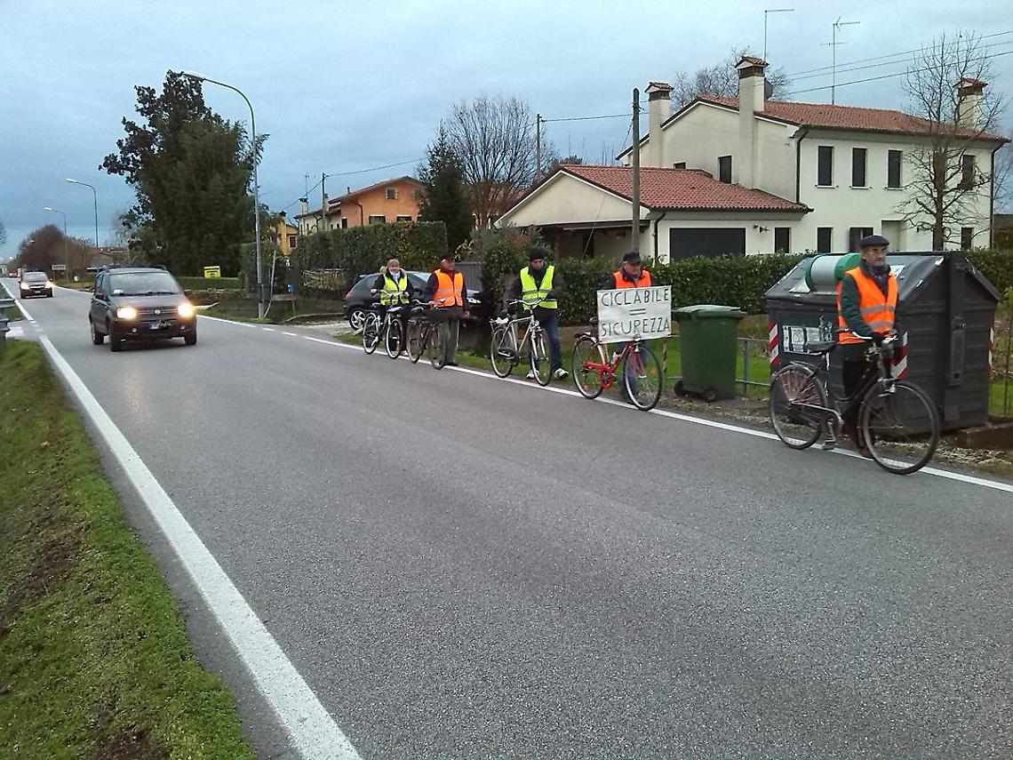 la protesta in via Desman Mirano