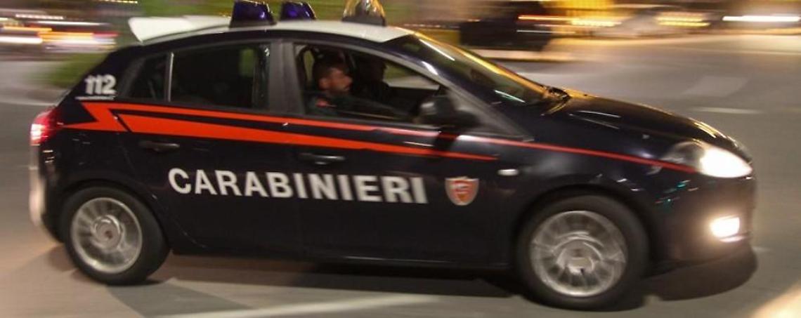 Lite tra vicini degenera: si barrica in casa e minaccia l&rsquo;esplosione