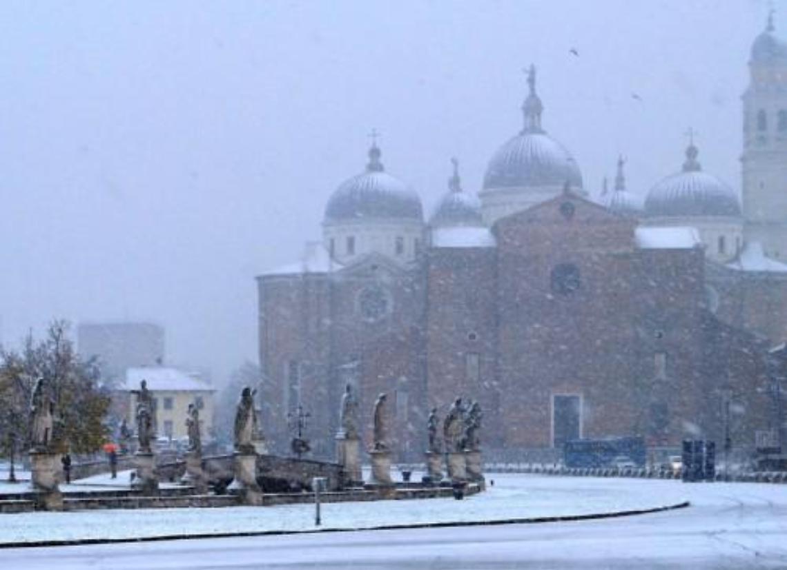 Gelo polare in arrivo sul Veneto: neve fino a 600 metri e gelicidio nelle vallate