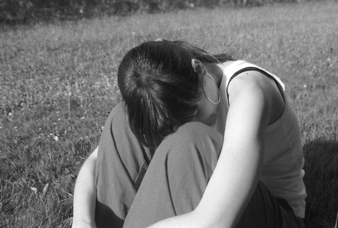 ragazza_pensierosa_triste_sola