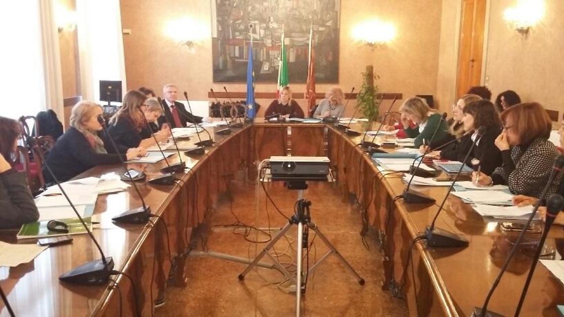 minori non-accompagnati-tavolointero