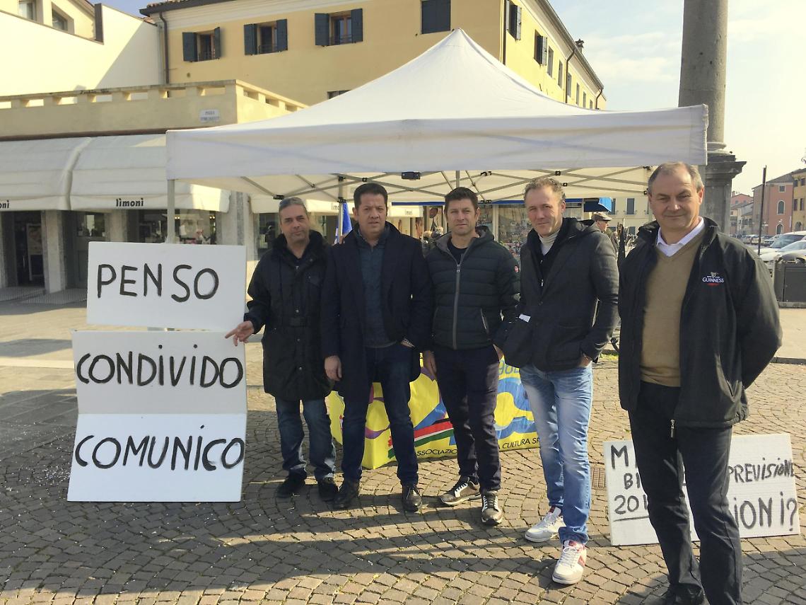 foto-gruppo-gazebo-movimento-cittadini-mirano