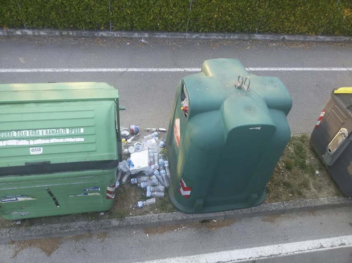 foto abbandono dei rifiuti nel miranese