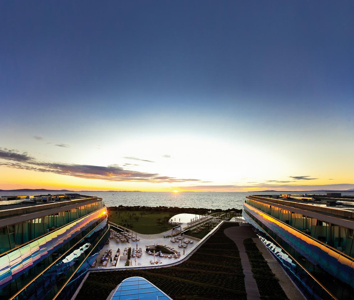 2541_b_Exterior view panorama