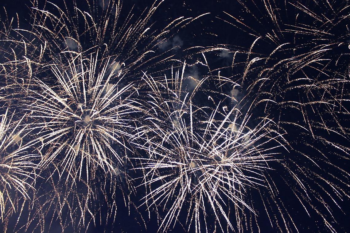 fireworks-572453_1920