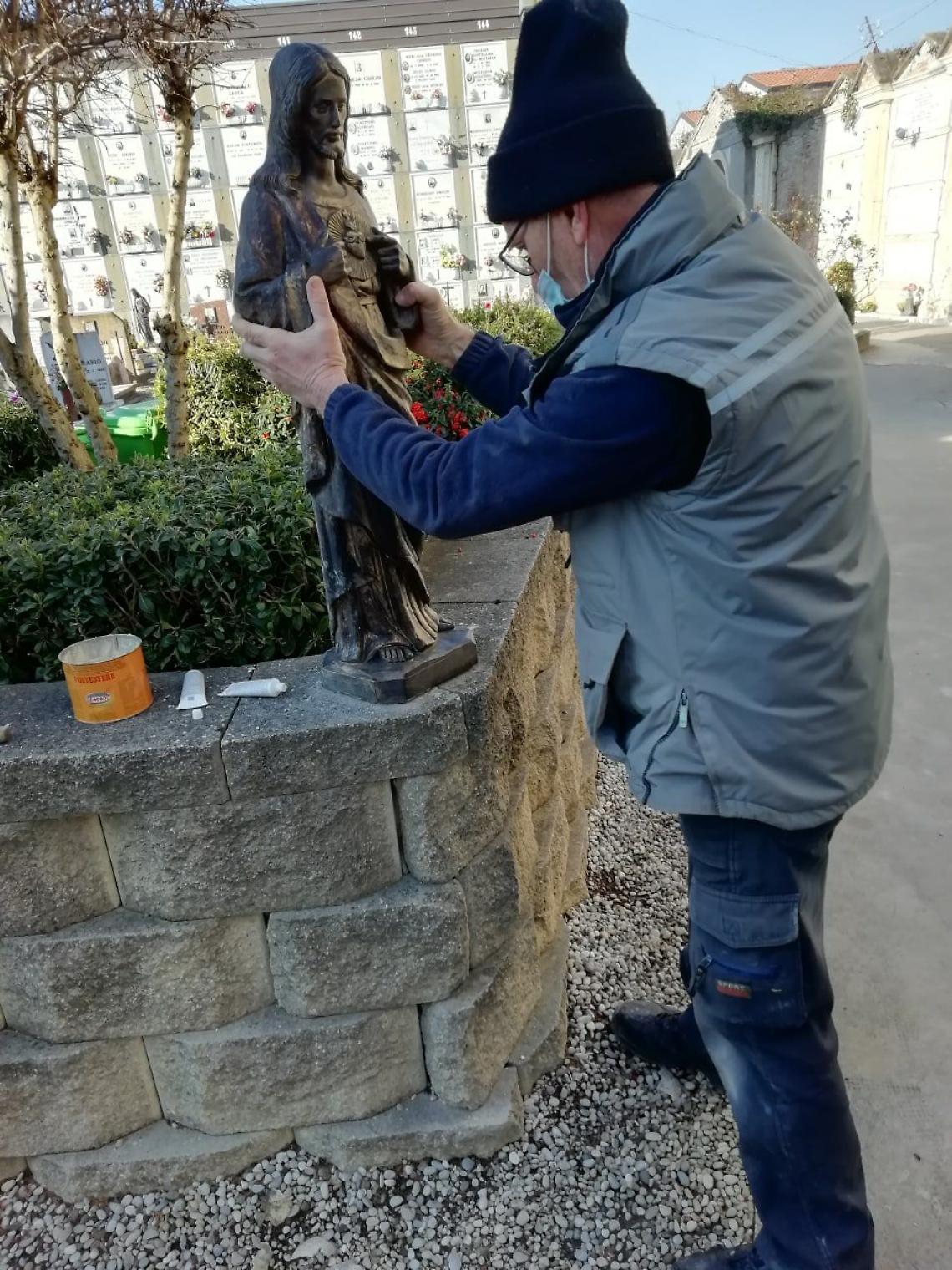 statua cristo cimitero adria