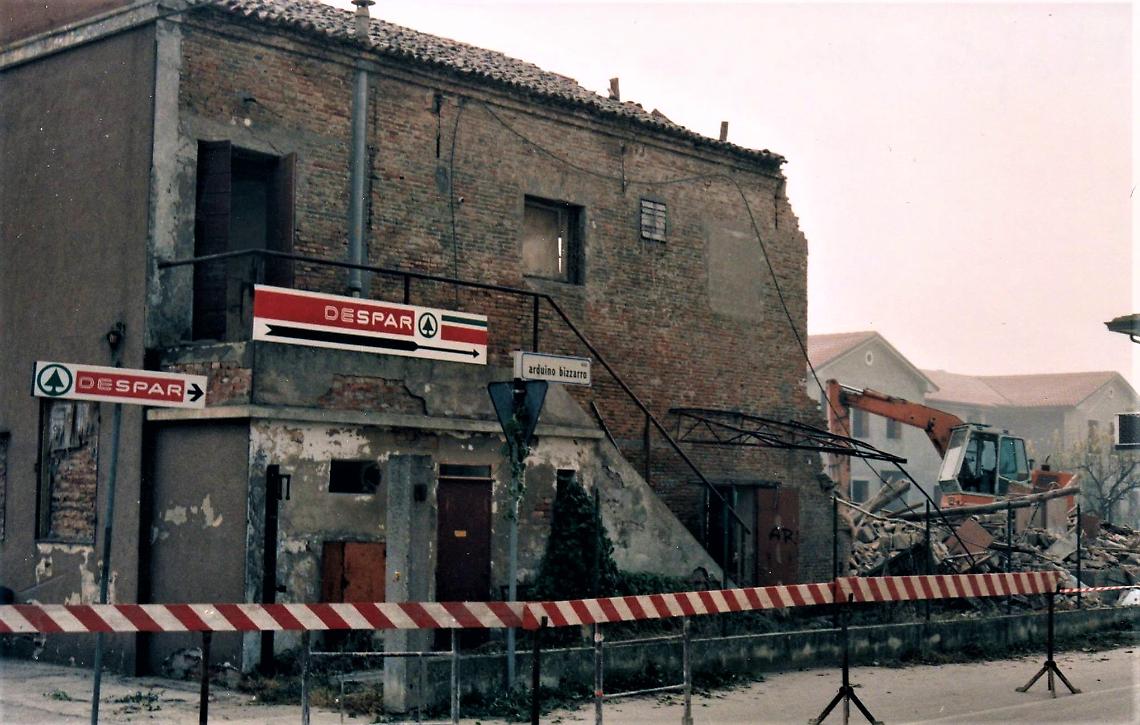 Bottrighe, demolizione Teatro Rossati anni '80