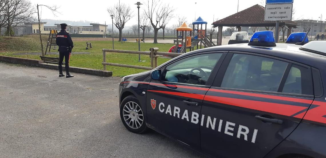Carabinieri al parco giochi
