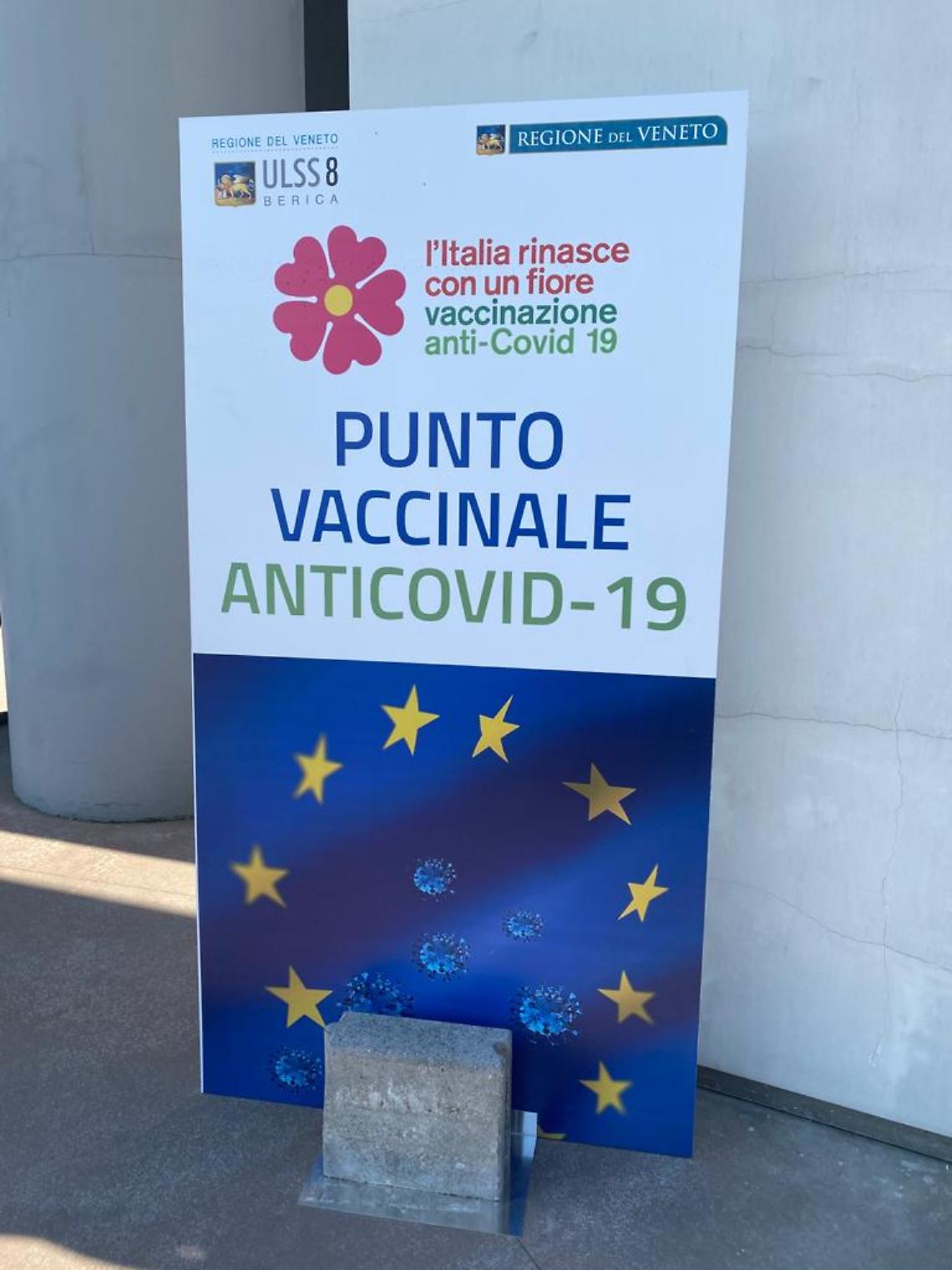 Vaccinazioni in Fiera primo giorno