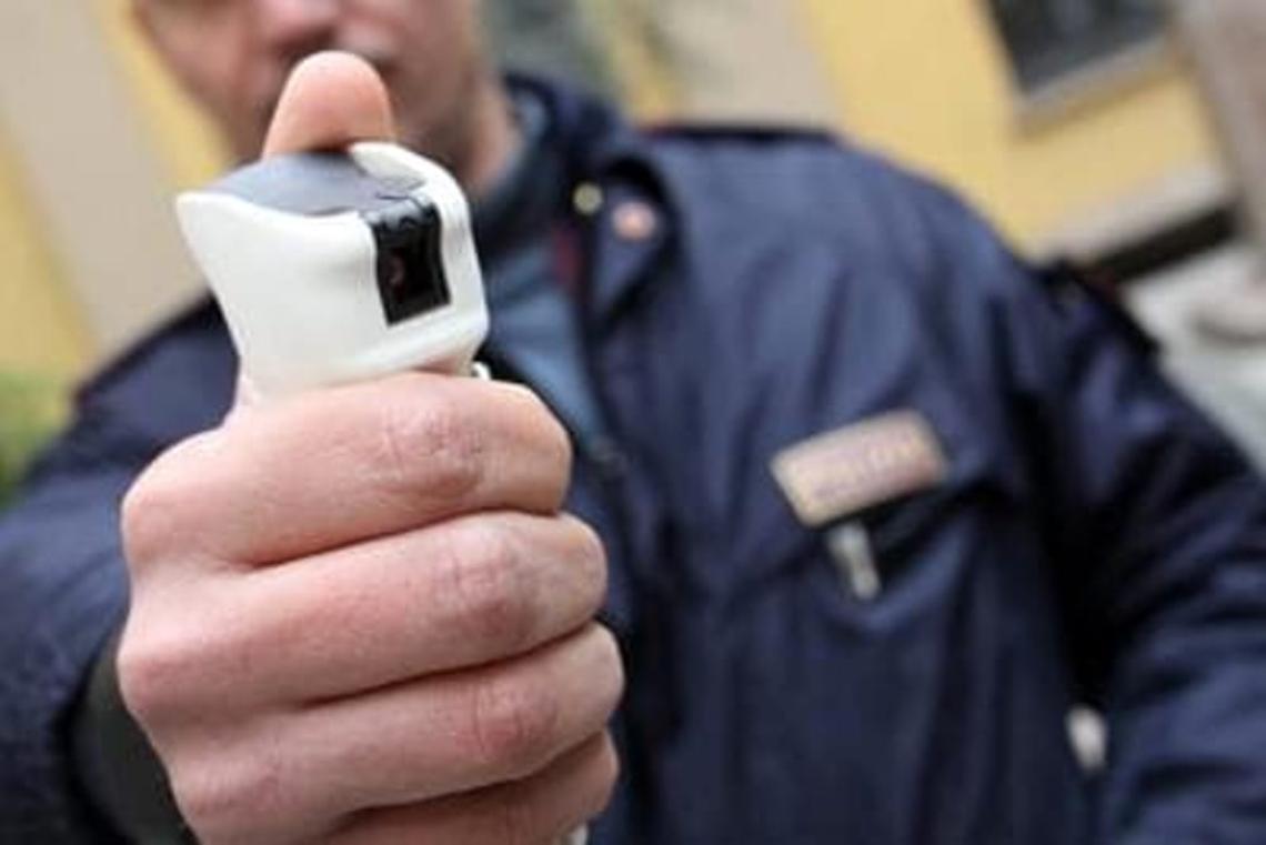 Spray-peperoncino-polizia