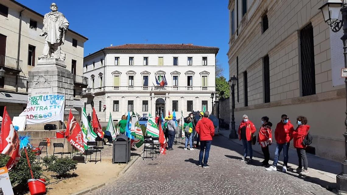 20210408_multiservizi in piazza castello vicenza