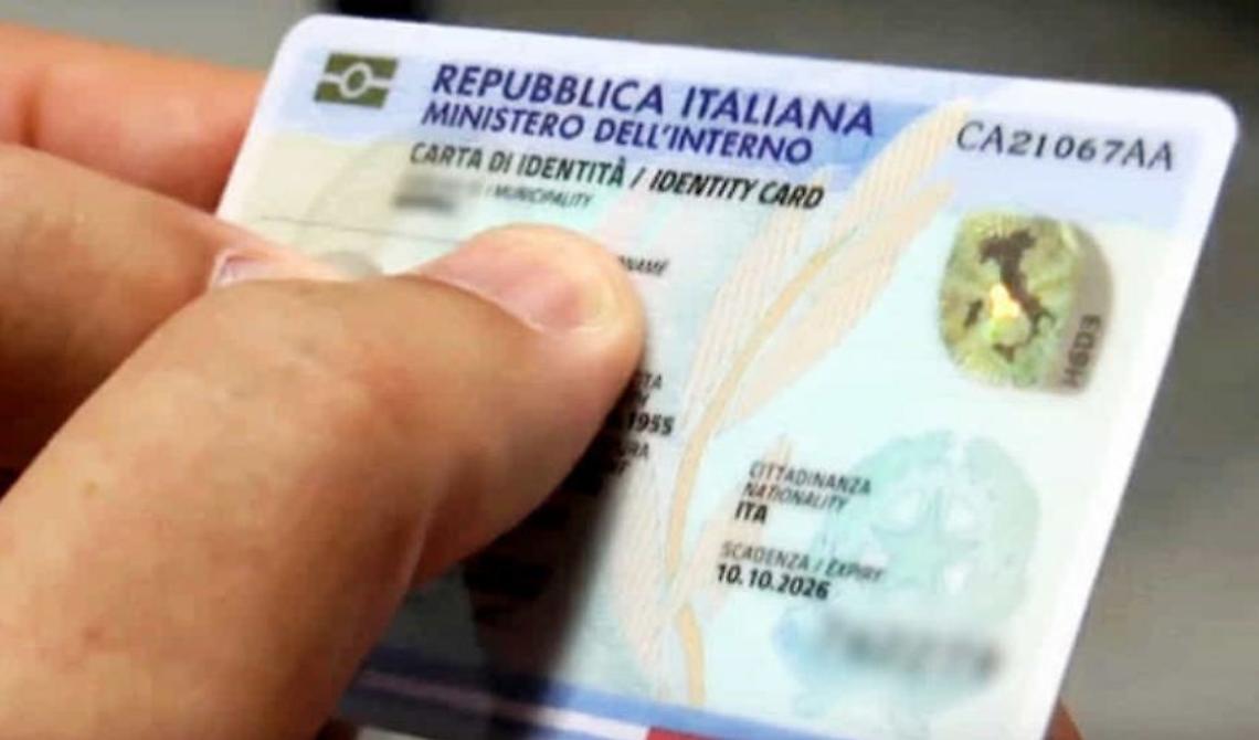 Carta d’identità a vita per gli over 70: addio rinnovi, meno burocrazia e nuovi servizi in farmacia