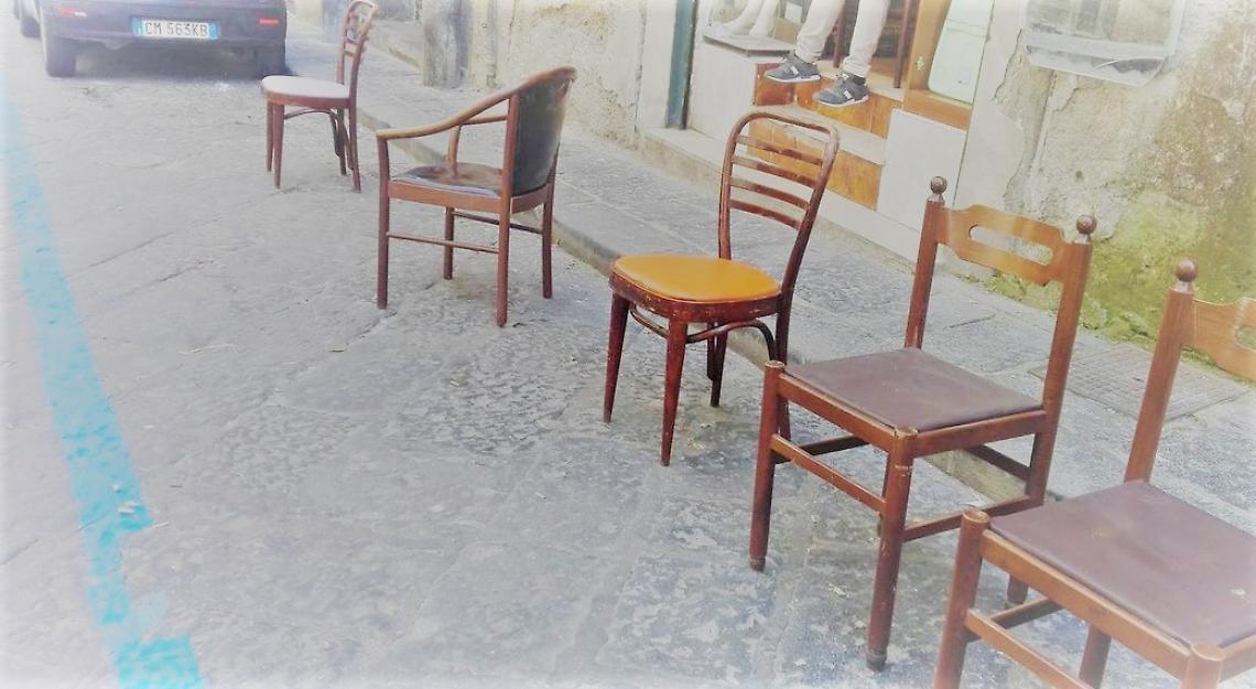parcheggi selvaggi sedie