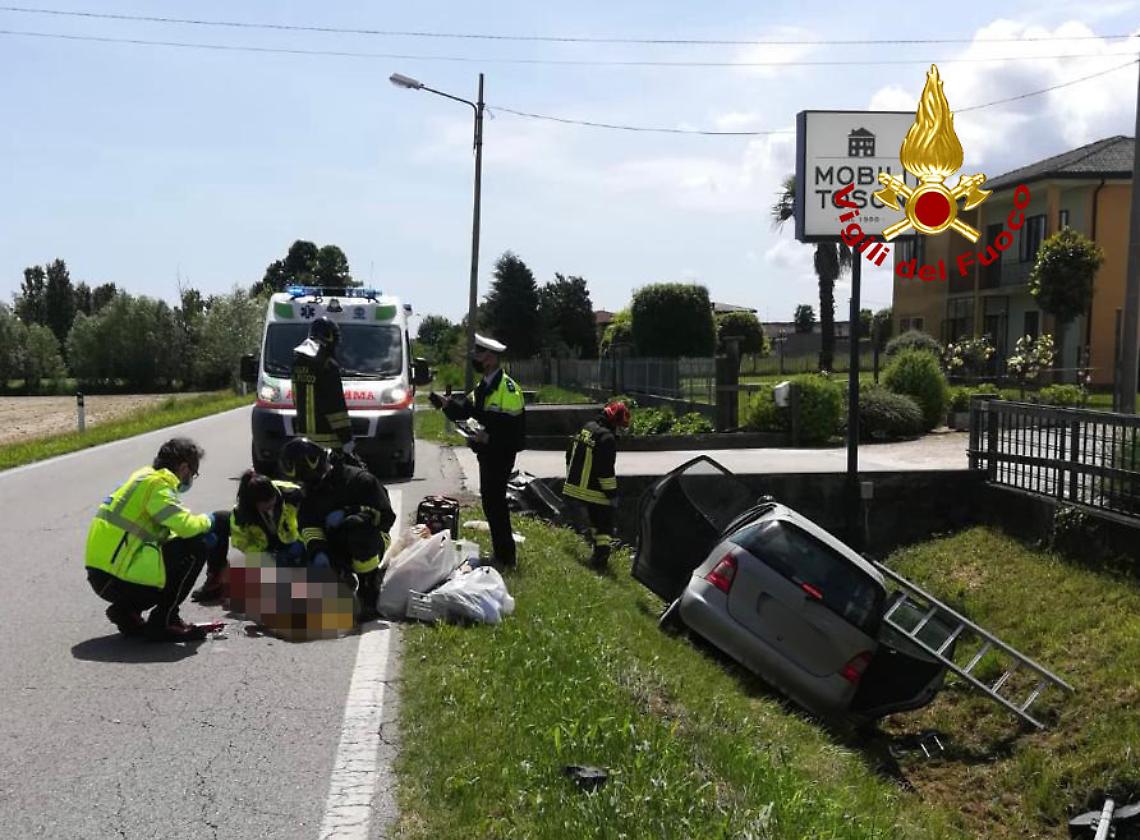 arzergrande auto canale di scolo1