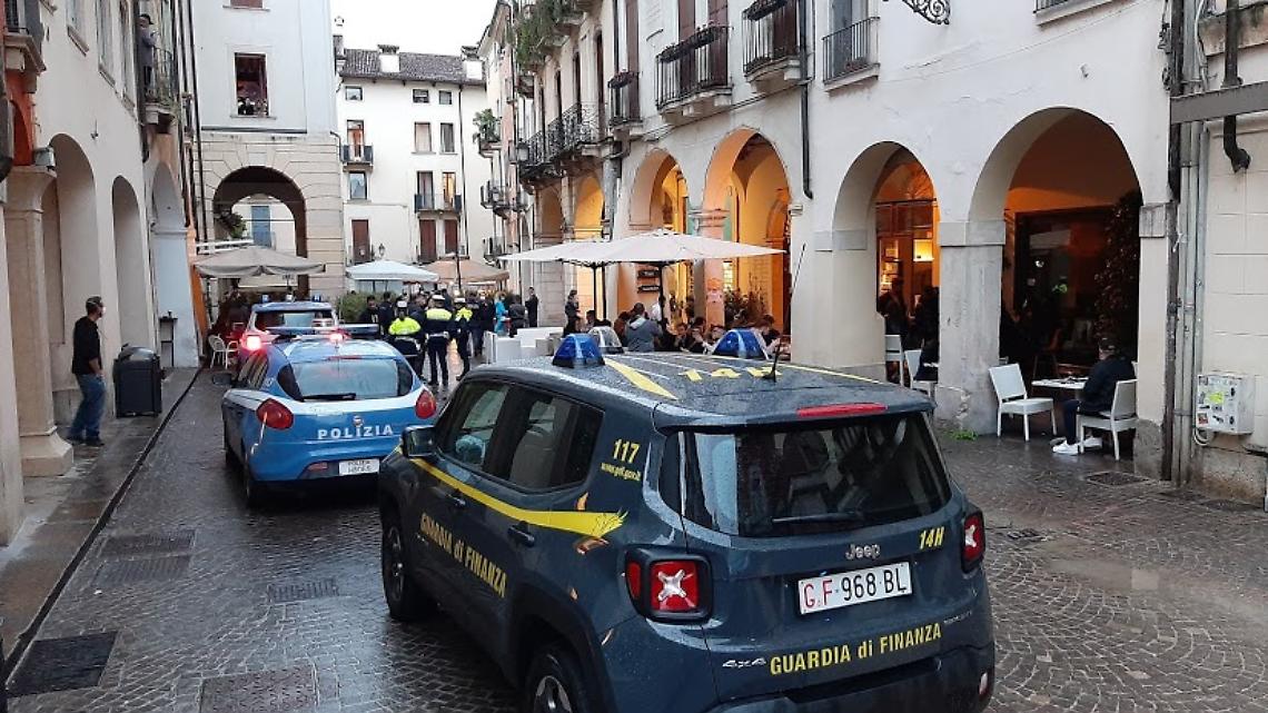 Piazzetta delle scarpe controlli