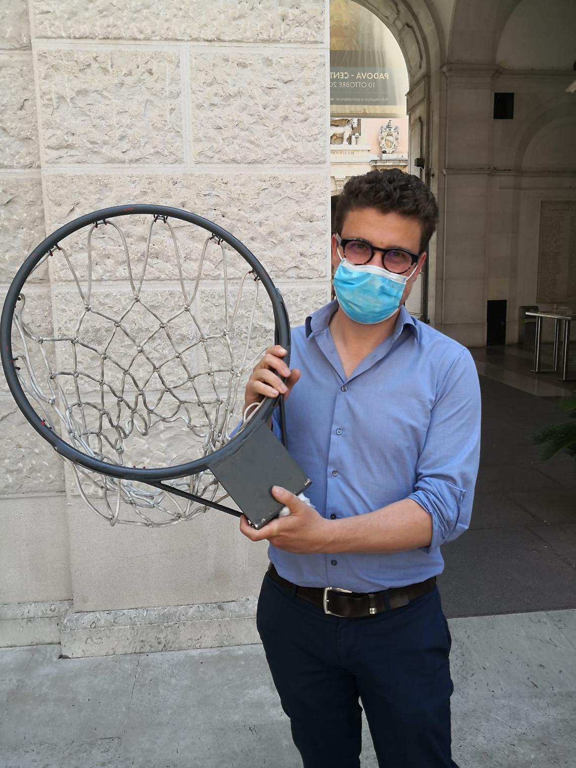Padova, ritrovato il canestro di Piazza De Gasperi