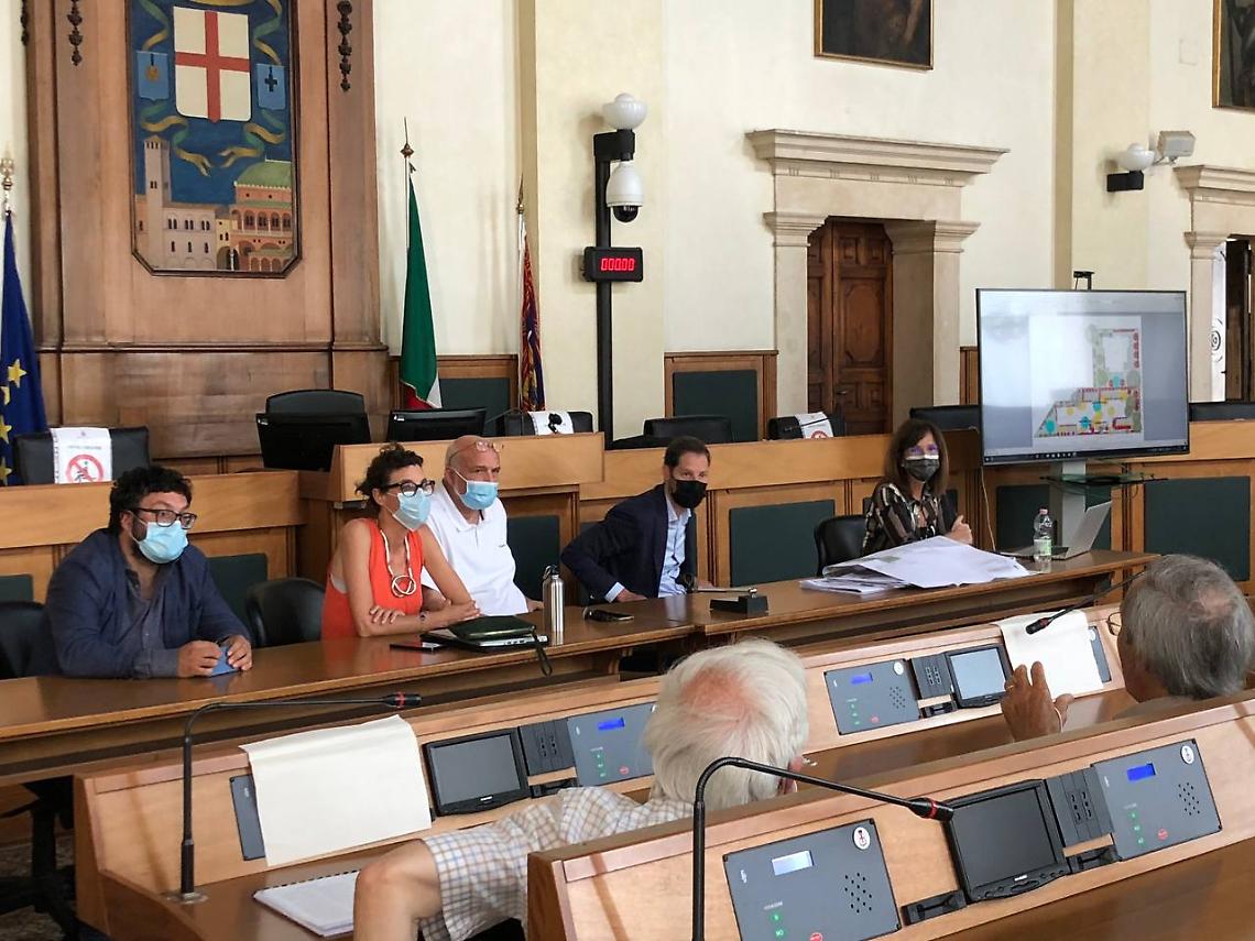Padova: il comitato "salviamo gli alberi di via palesa" incontra la giunta