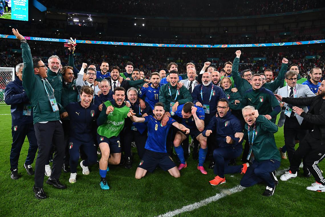 210902503_foto di gruppo dopo la vittoria alla semifinale per Italia su Spagna