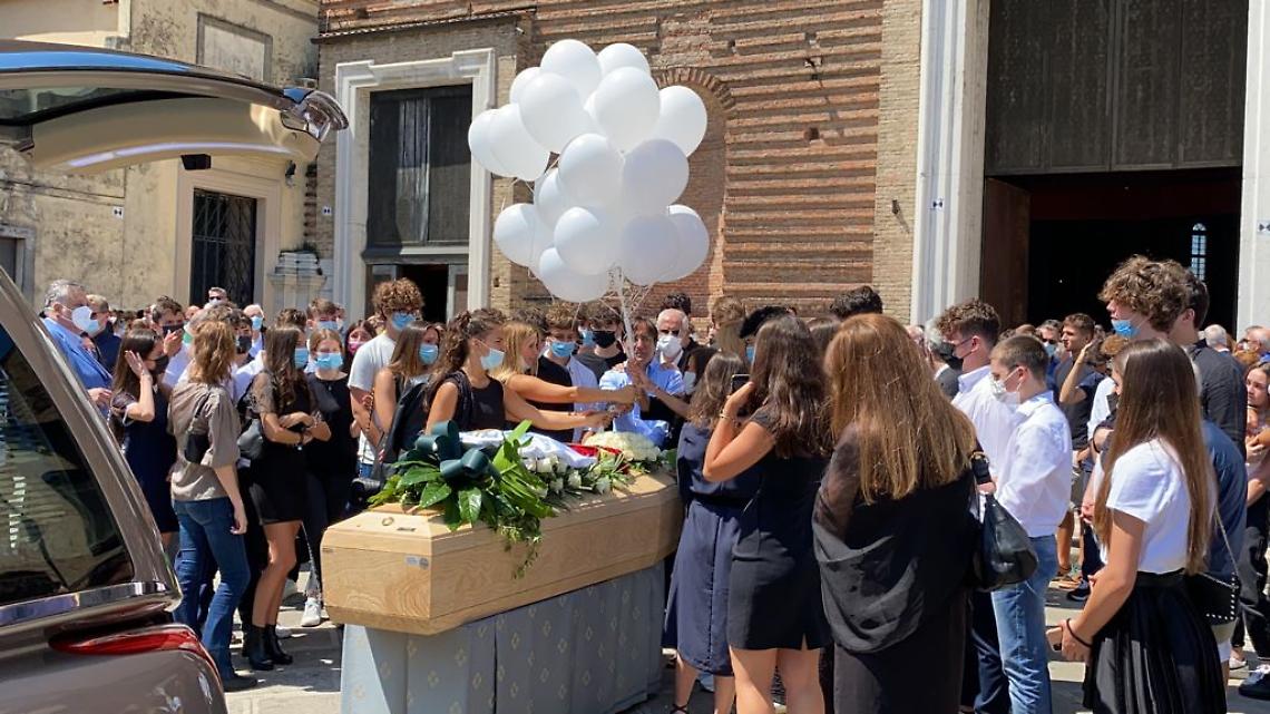 padova funerali 17enne3