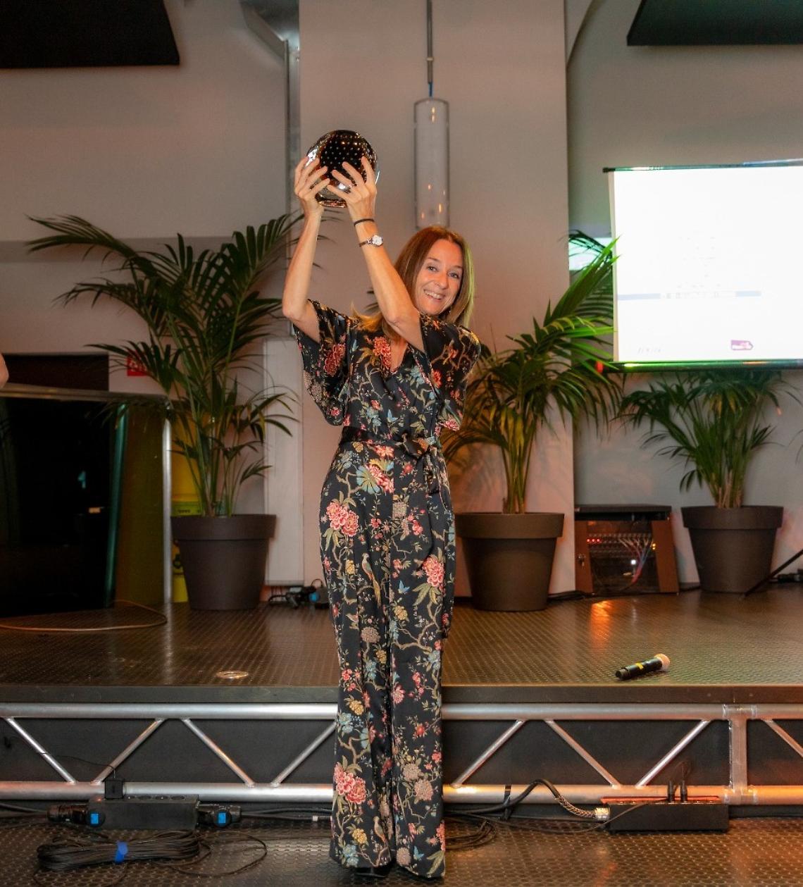 Cristiana Vaccarino riceve il premio per Sogedin