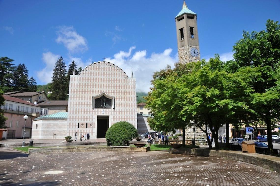 01 Esterno della Chiesa - Giuseppe Vaccaro