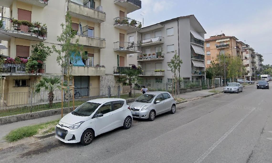 auto in sosta in via rossini a Vicenza