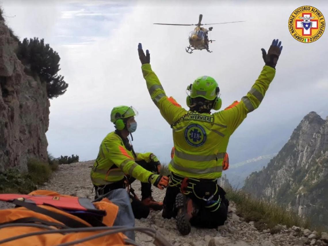 tecnici elisoccorso sul Pasubio