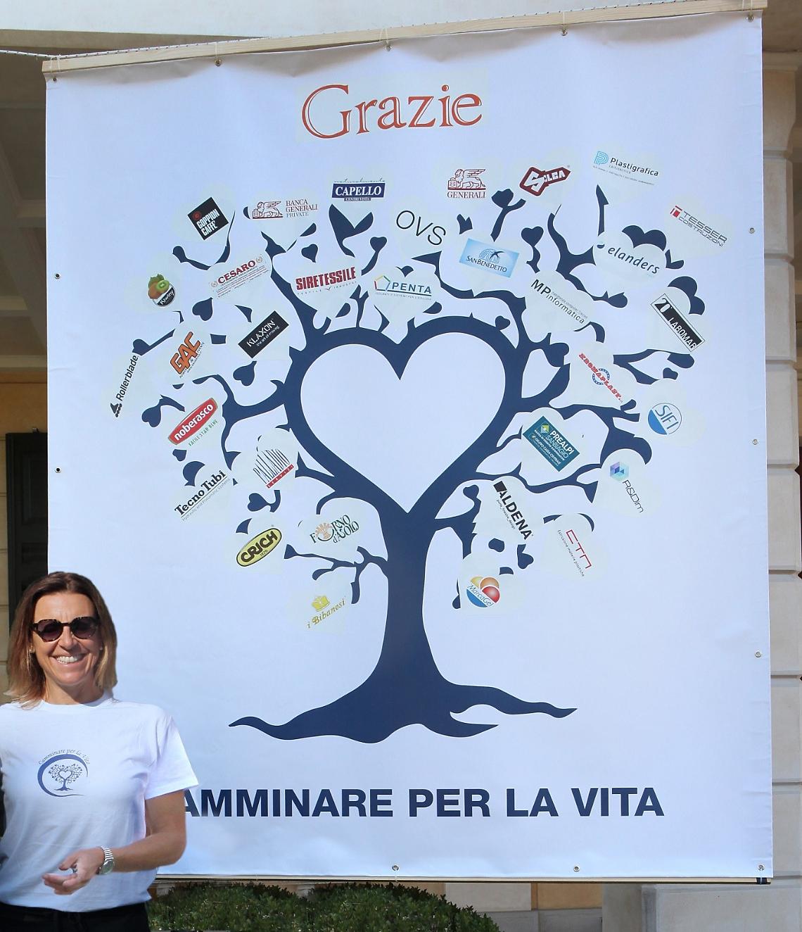 L'ALBERO DEL GRAZIE di Debora Compagnoni e dei 160 volontari di Camminare per la vita 2021
