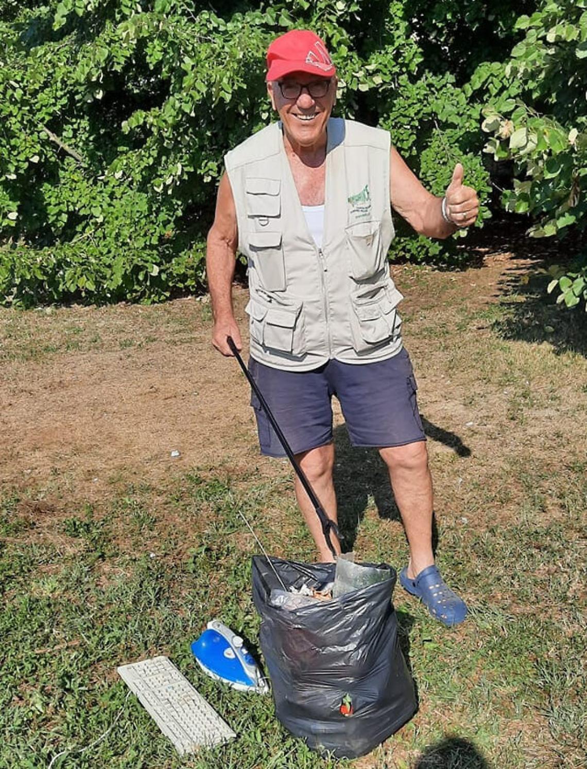 Mirano Luciano, il nonno che ripulisce i parchi