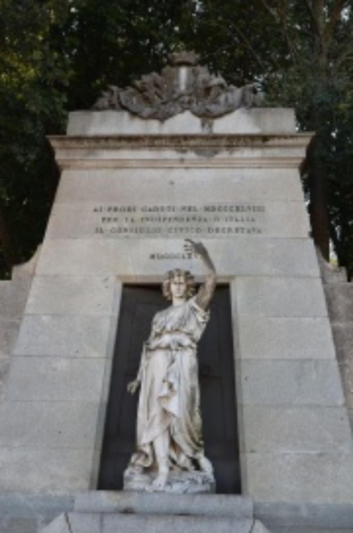Monte Berico statua con spada piazzale della Vittoria
