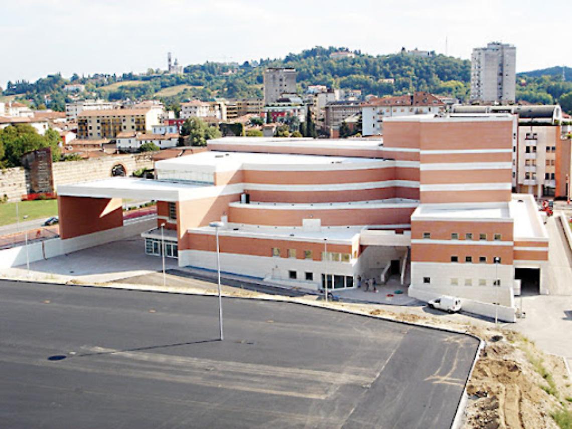Teatro comunale parcheggio davanti al teatro