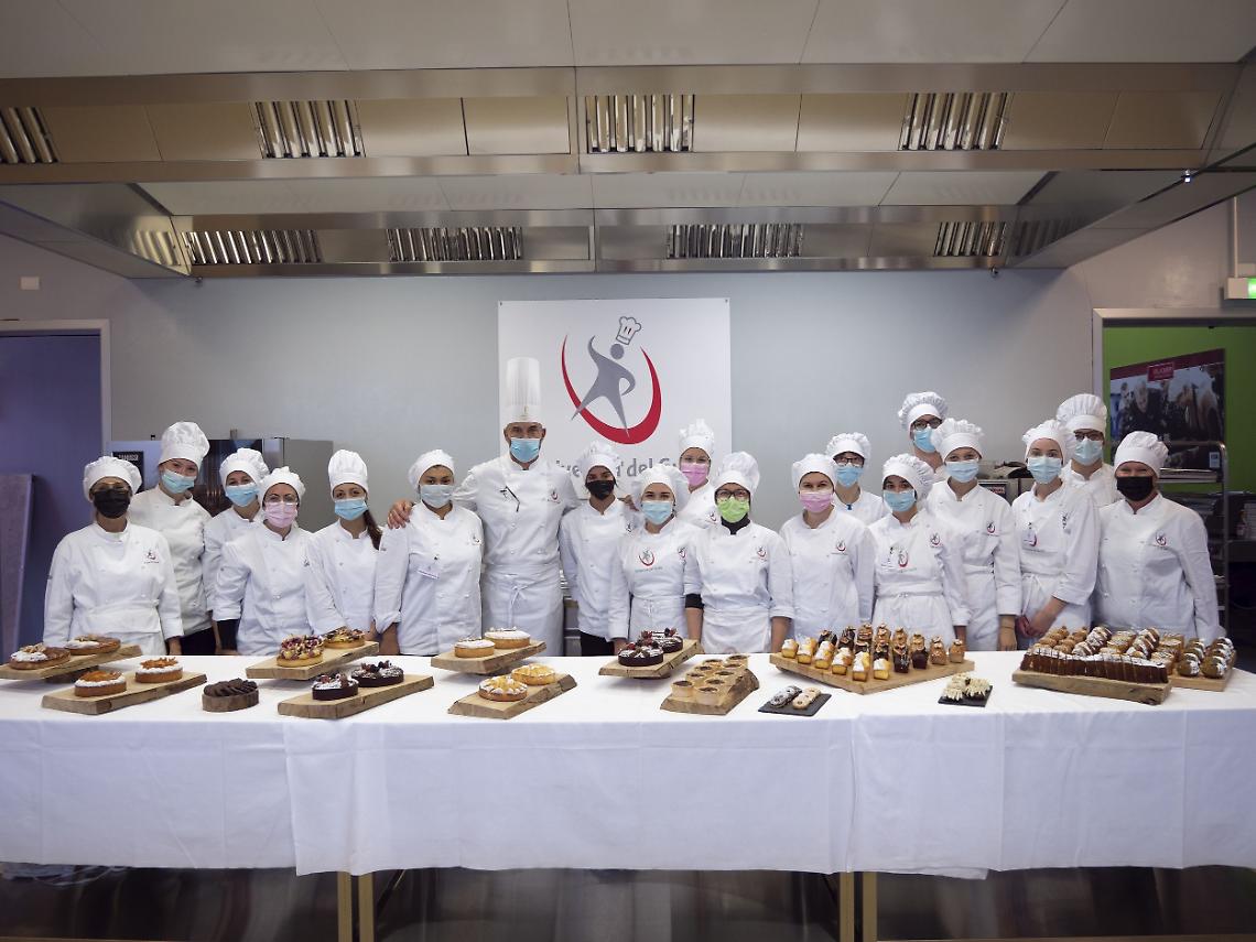 Allievi del corso pasticcere con il docente Massimo Alverà