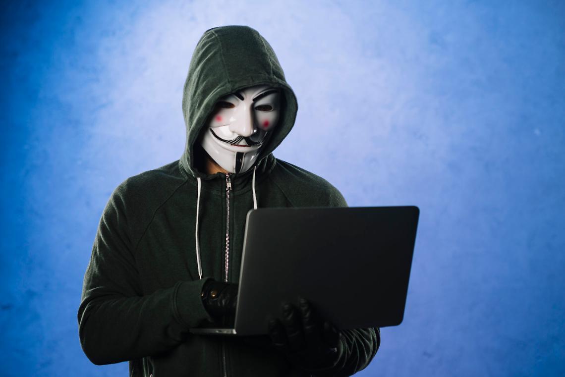 hacker-with-anonymous-mask