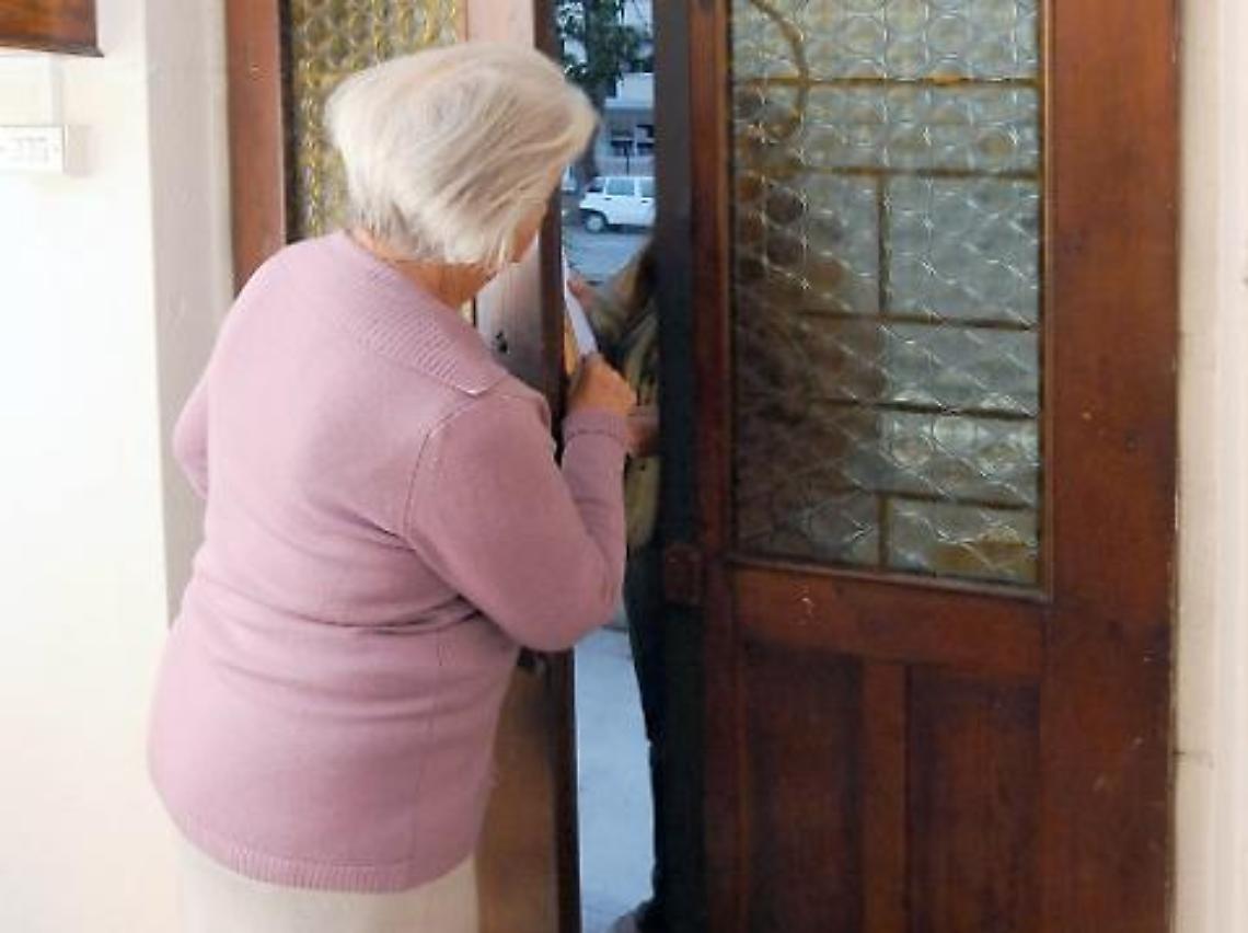 Truffa del &ldquo;finto carabiniere&rdquo; ai danni di un&rsquo;anziana: denunciato 51enne, recuperati i gioielli rubati