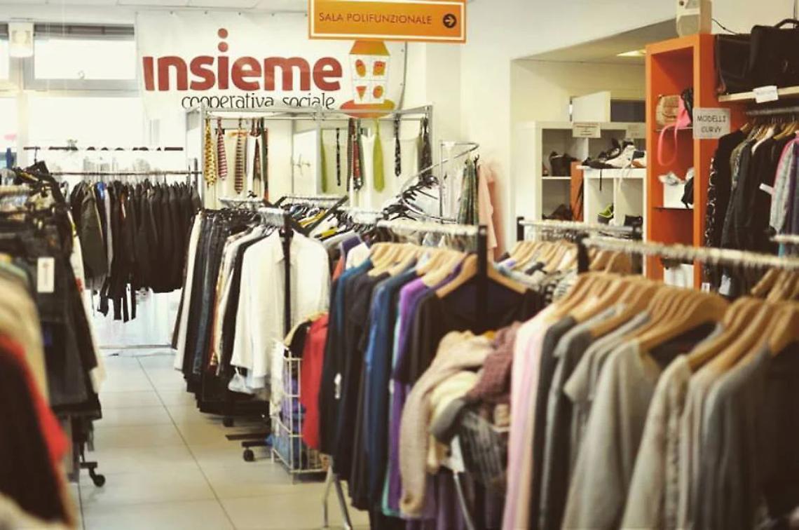 Cooperativa insieme vestiti