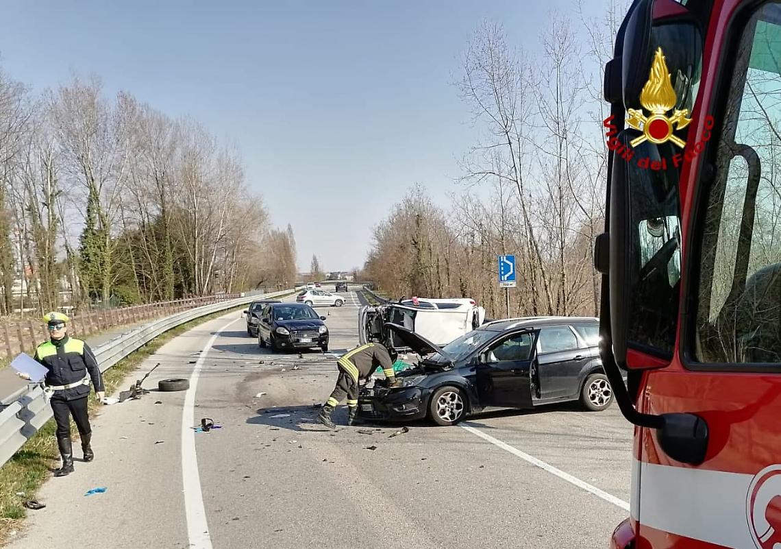 Schio incidente fra quattro auto 3