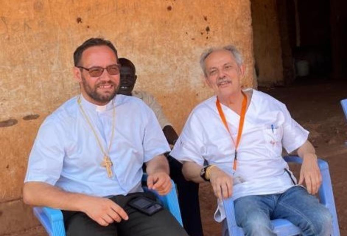 christian vescovo con Riboni ritaglio