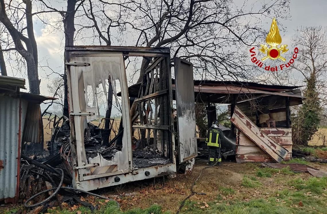 Barbarano baracca incendiata 2