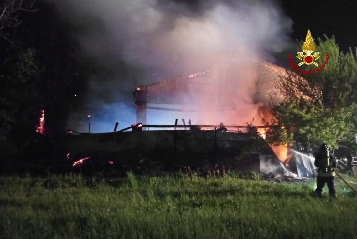 Barbarano casa incendiata salvati anziano e figlia