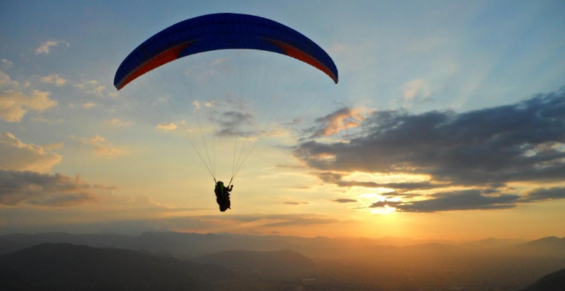 Parapendio tramonto