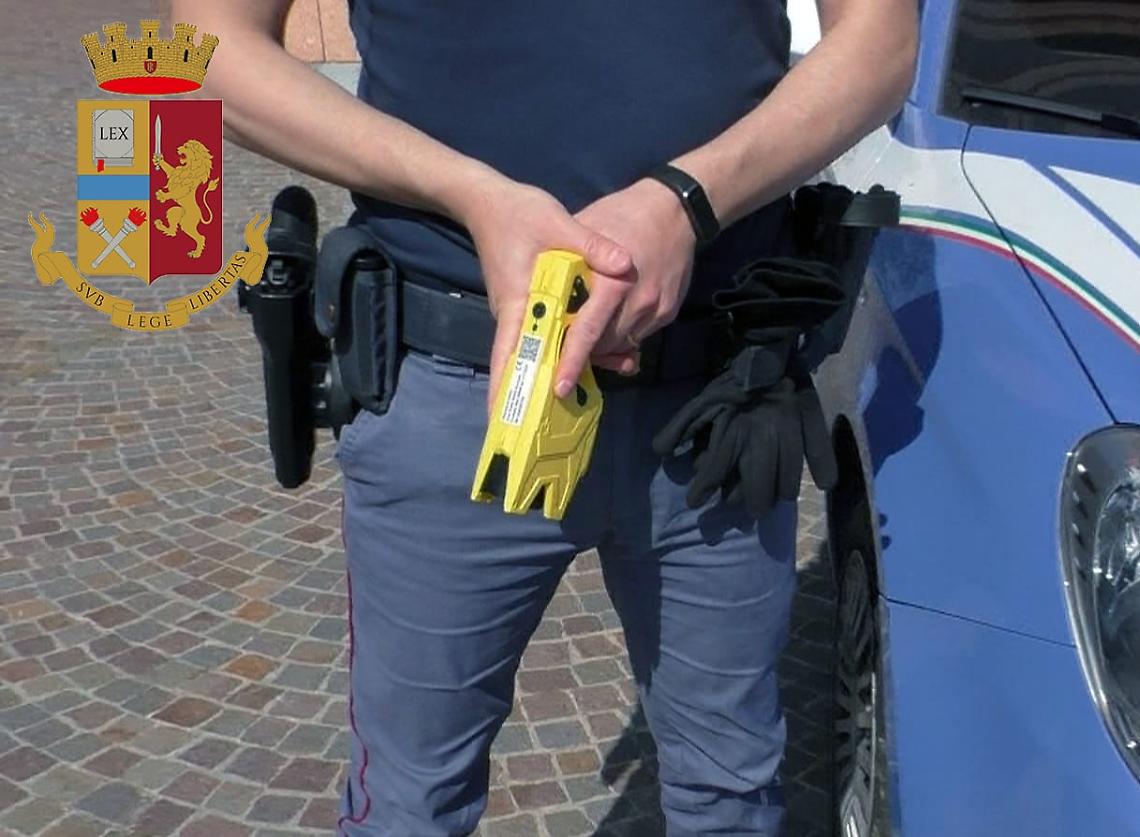 Taser per la polizia locale a Treviso: più propaganda che sicurezza, aumentano i rischi