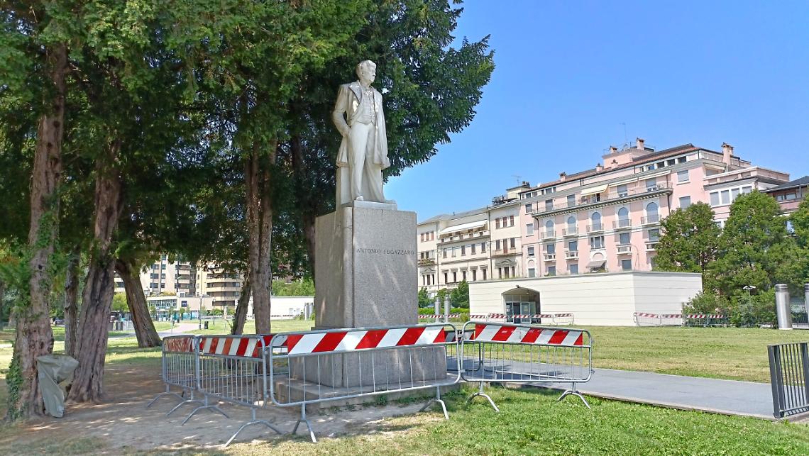 Fogazzaro monumento
