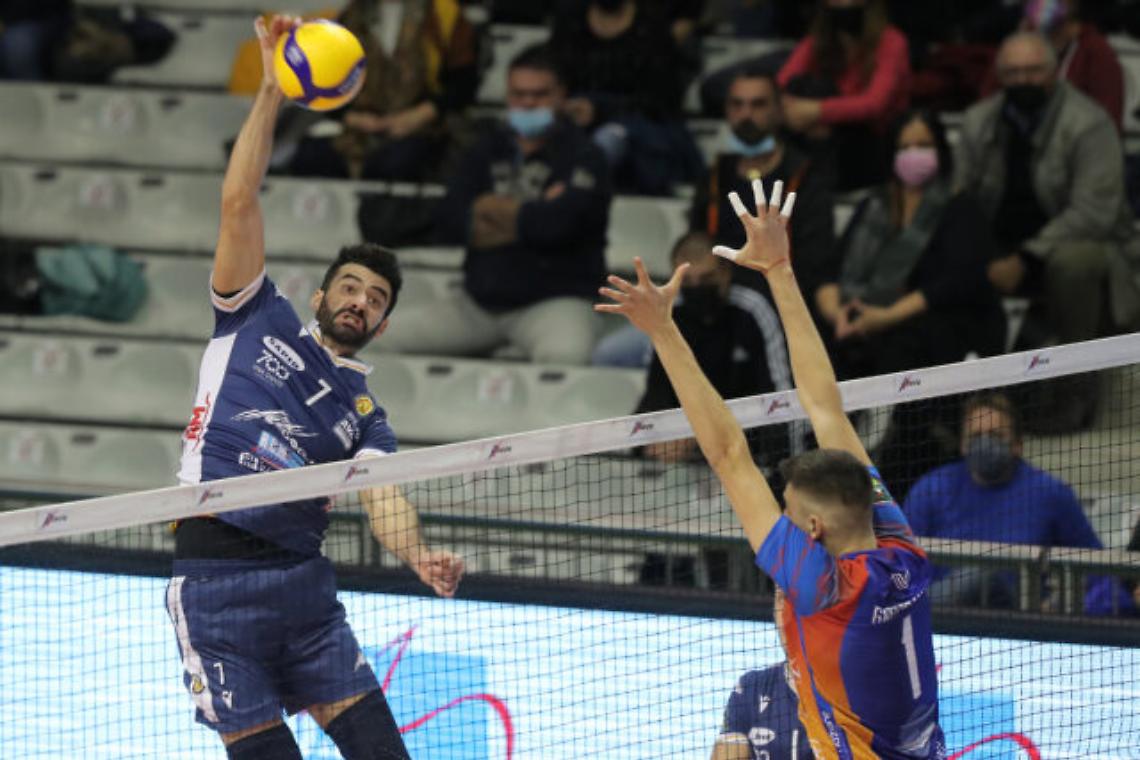 Alex Erati torna a Porto Viro: il centrale dei record riabbraccia i nerofucsia