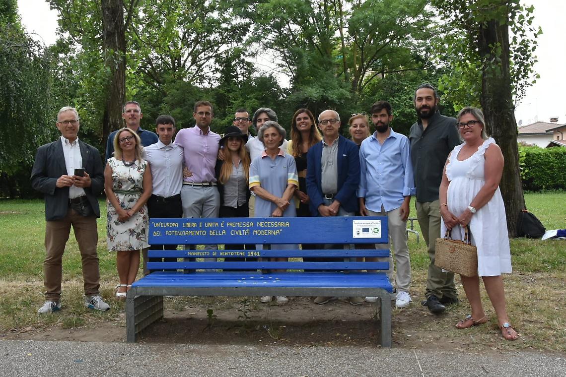 parco albanese panchina