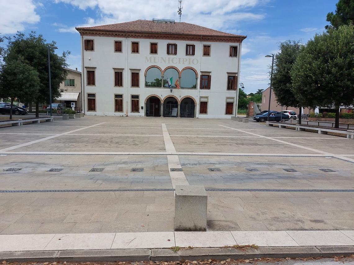 Due Cararre fontana disattivata (1)