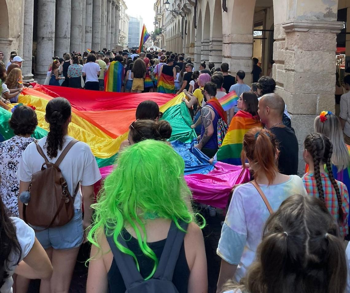Vicenza pride 2022 diritta e ritaglio