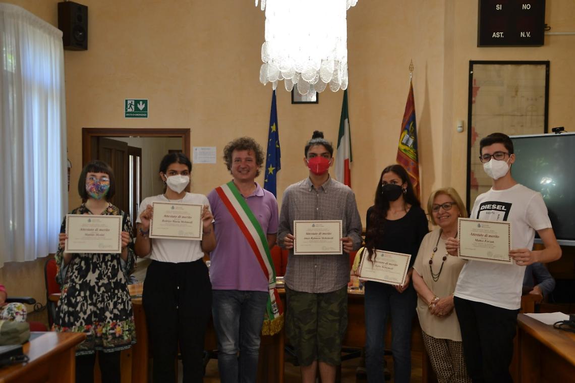 da sx Matilde Mesini-Bedriye Maria Mehemedi-Omar Barbierato-Amos Rahmon Mehemedi-Sofia Mehemedi-Oriana Trombin-Matteo Forzan