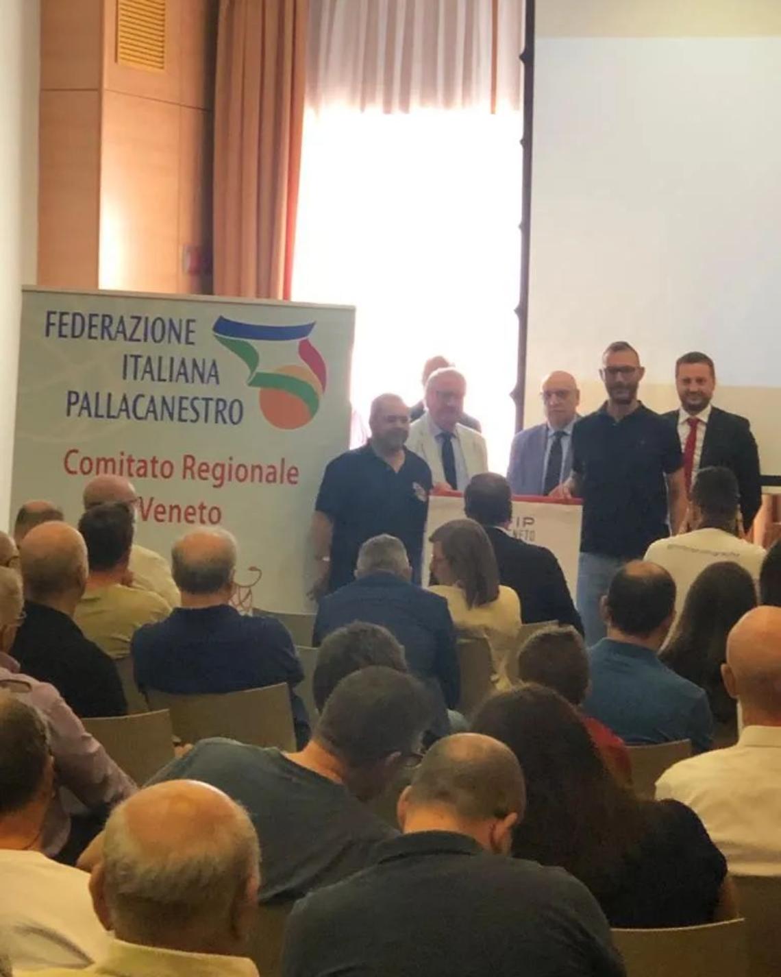 Filippo Rizzatello e coch Luca Gallani premiati a Padova