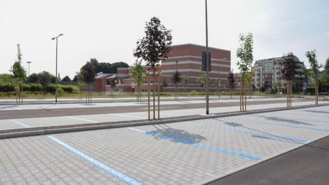 Parcheggio teatro vuoto